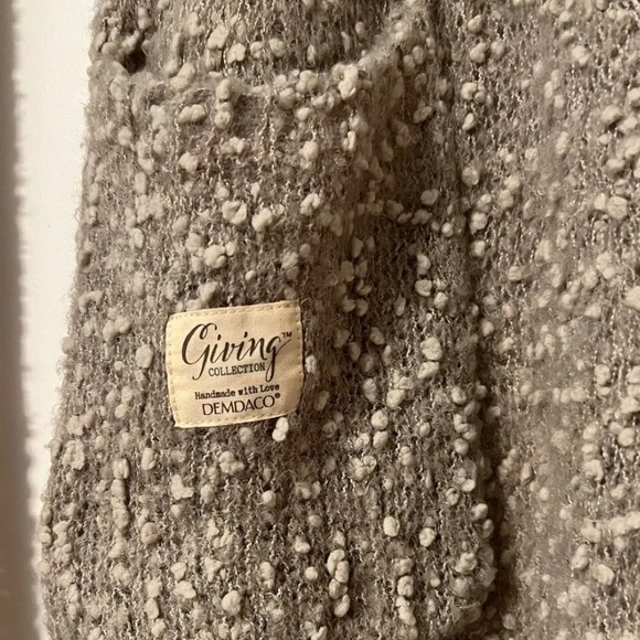 Demdaco Women's One Size Soft Knit Nylon Giving Shawl Wrap with Pocket in Taupe - Picture 3 of 6